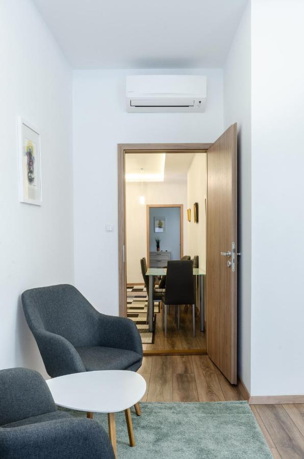 Apartamento 3 En Bedroom Flat In The Main Centre For 6ppl, 3bdr,3bthr,ac