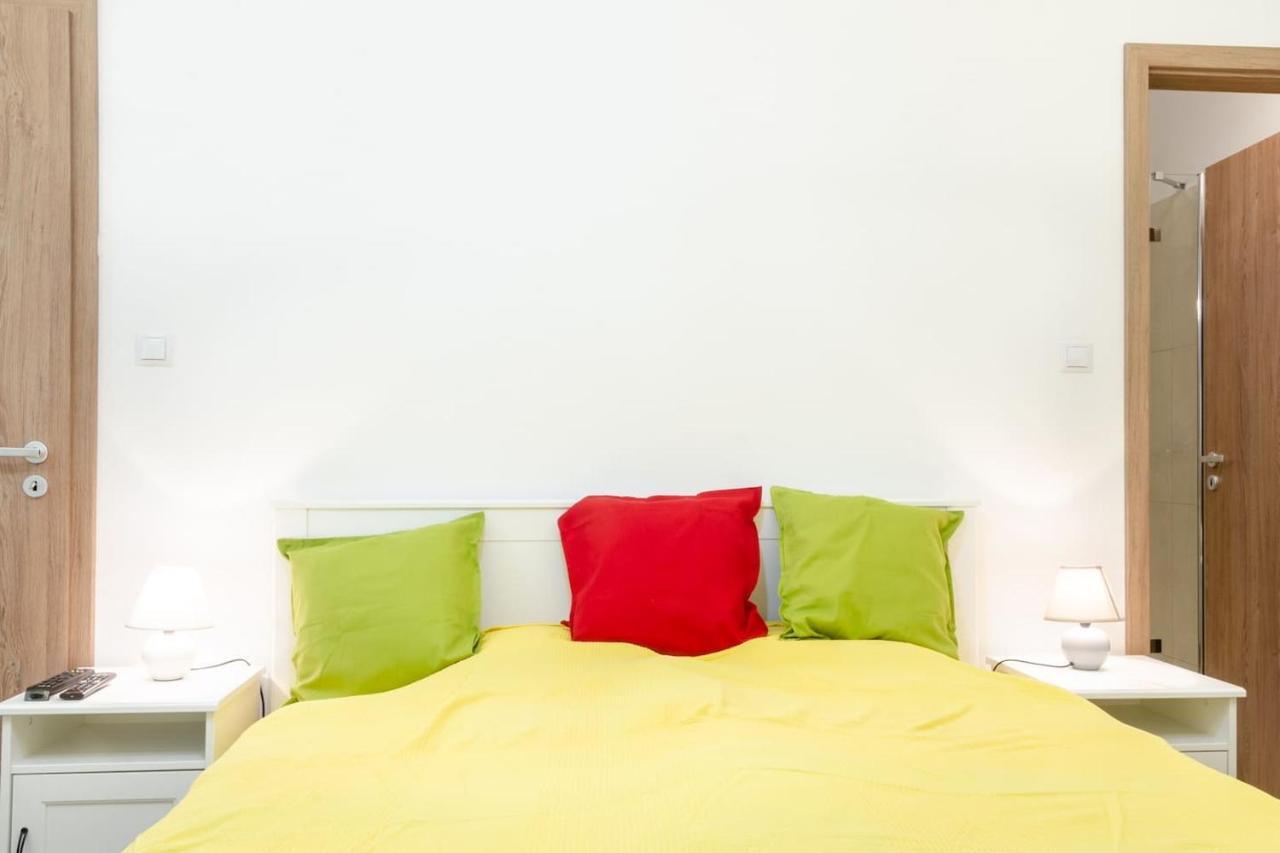 Apartamento 3 En Bedroom Flat In The Main Centre For 6ppl, 3bdr,3bthr,ac *